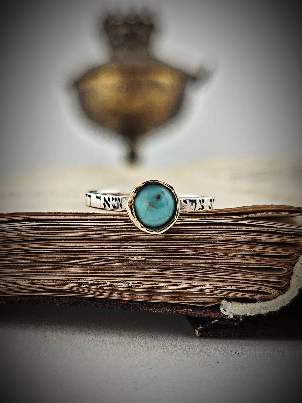 Пръстен с тюркоаз в златната корона