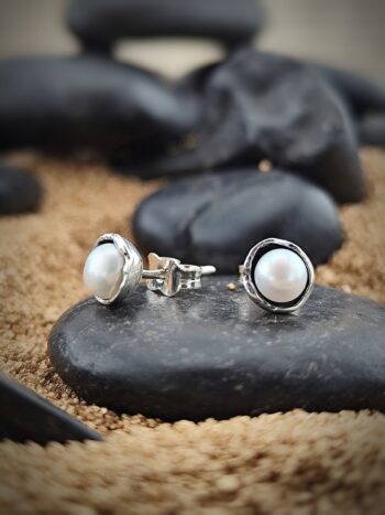 Сребърни обеци с перла в короната