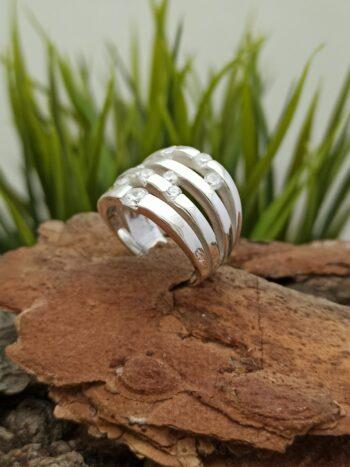 Сребърен пръстен с циркони 