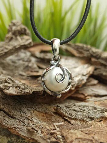 Дамски сребърен медальон с перла 1120M