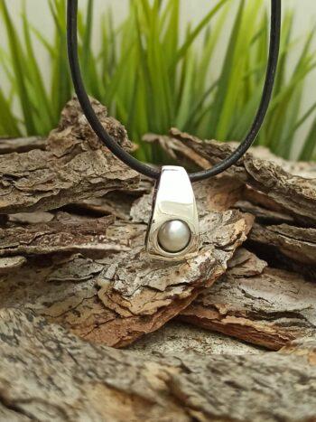 Дамски сребърен медальон с перла 1073M