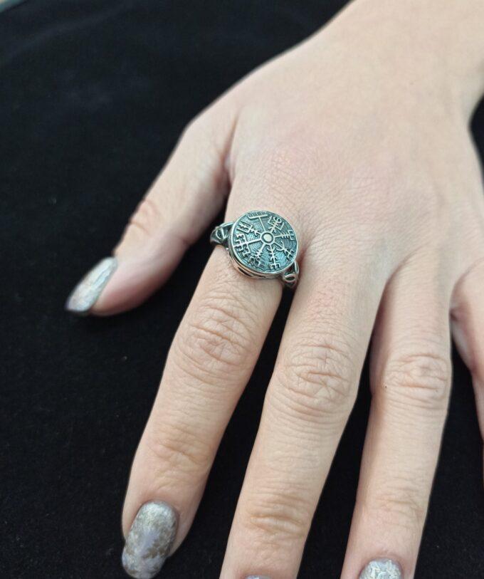 Дамски сребърен пръстен с викингски компас VEGVISIR 1422R
