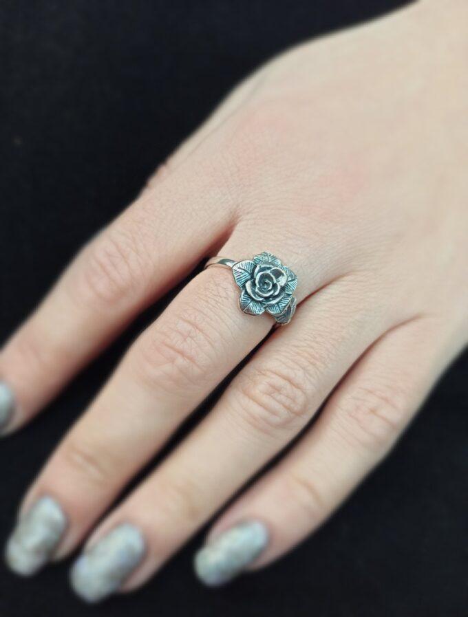 Дамски сребърен пръстен с нежното цвете роза 1328R Студио Николас