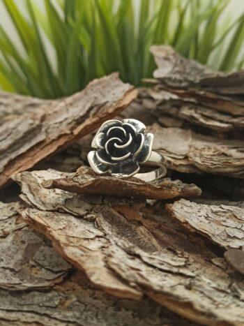 Дамски сребърен пръстен „Розата на боговете“