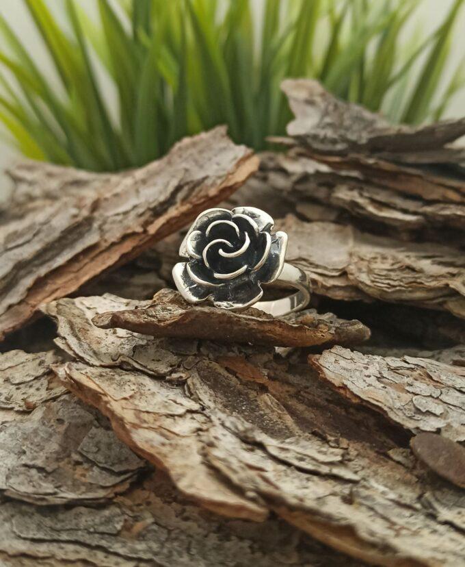 Дамски сребърен пръстен с цвете роза 844R Студио Николас Nikol@s е изкуствo с внимание към всеки детайл Ръчна изработка сребърна красота