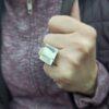 Масивен, модел пръстен с квадратна плочка елегантен сребърен пръстен ръчно изработен 1370R от Студио Николас.
