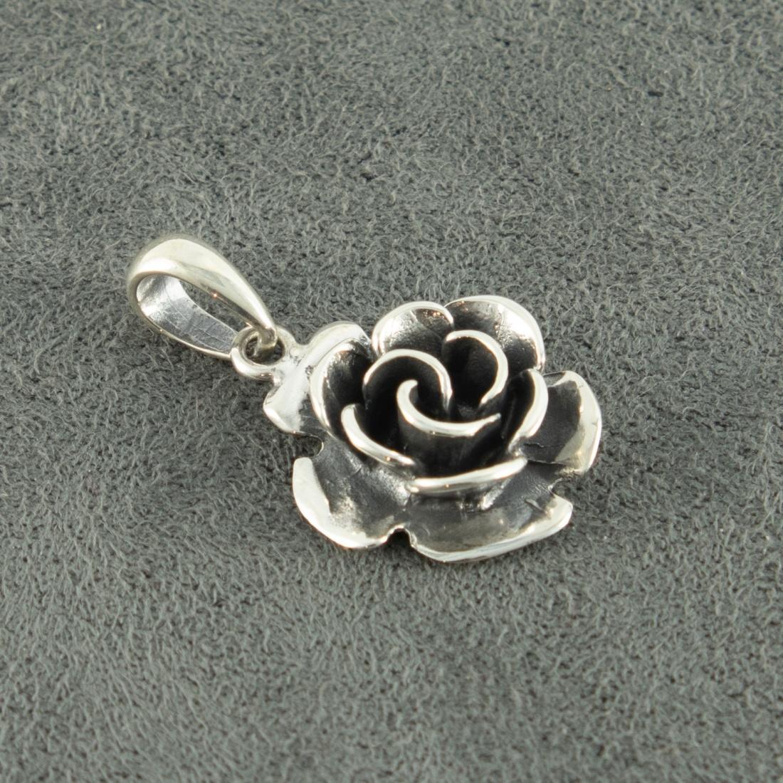 Дамски сребърен медальон "Розата на боговете"