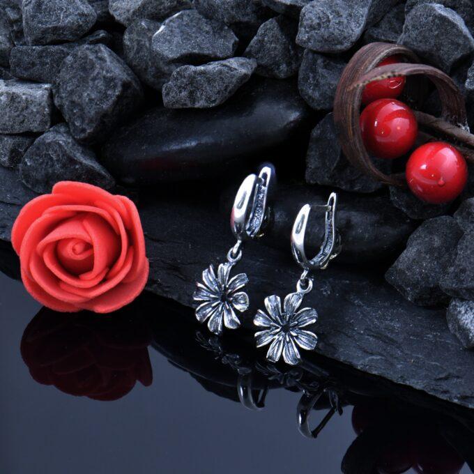 Дамски сребърни обеци с цветя, модел 1163E от Студио Николас Ръчно изработени част от сребърен комплект от  обеци гривна и медальон 1