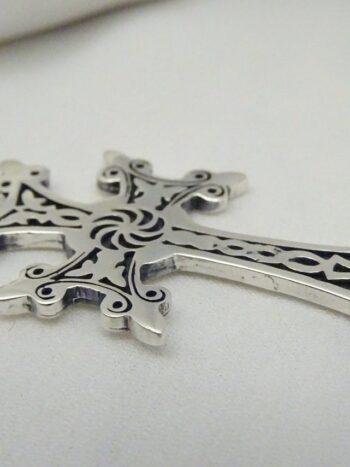 Сребърен кръст от оксидирано сребро