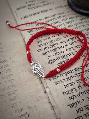 Гривна изплетена от конец Хамса