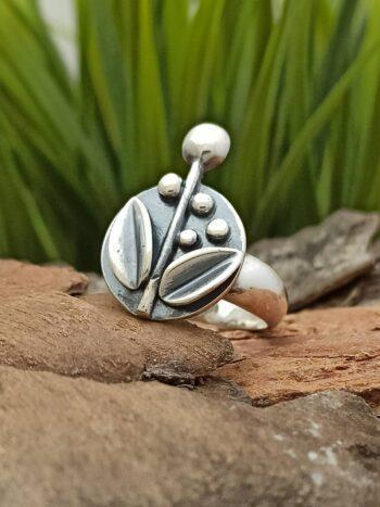 Дамски сребърен пръстен с цветя. Ръчно изработен пръстен от сребро - Студио Николас