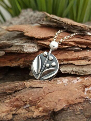 Сребърен медальон с цветя 1518M