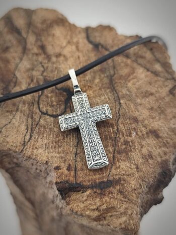 Сребърен кръст с разпятие и молитва