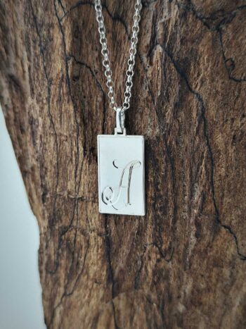 Сребърна плочка с гравиране на инициали