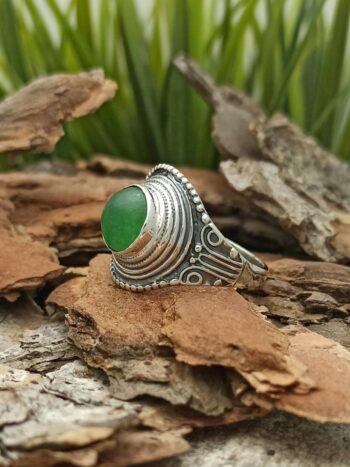 Сребърен-пръстен-с-орнаменти-и-естествен-камък-авантюрин-Красив-дизайн-на-пръстен-от-сребро-925-