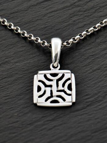 Дамски сребърен медальон 