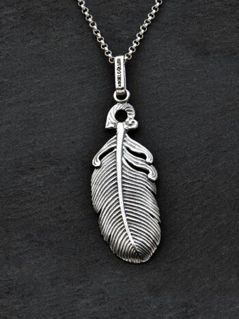 Дамски сребърен медальон с перо на ангел