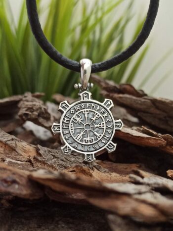 Викингски сребърен медальон 