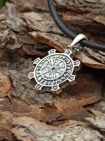 Викингски сребърен медальон 