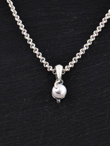 Сребърен медальон с перла 