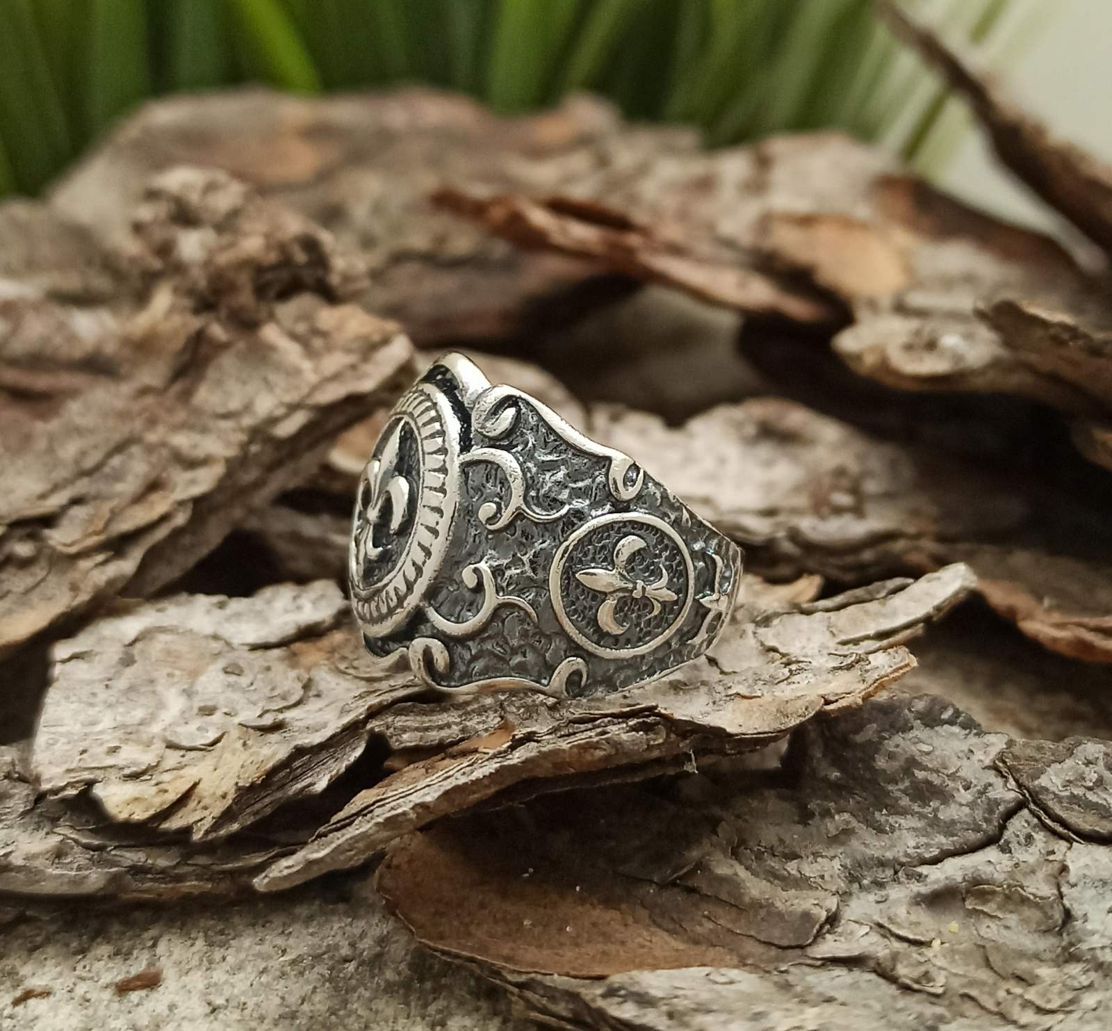 Сребърен пръстен „Хералдическа лилия“