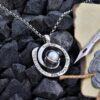 Тази висулка от KABBALAH е истински красив и смислен подарък за жената в живота ви Ръчно изработен пендатив от сребро 925