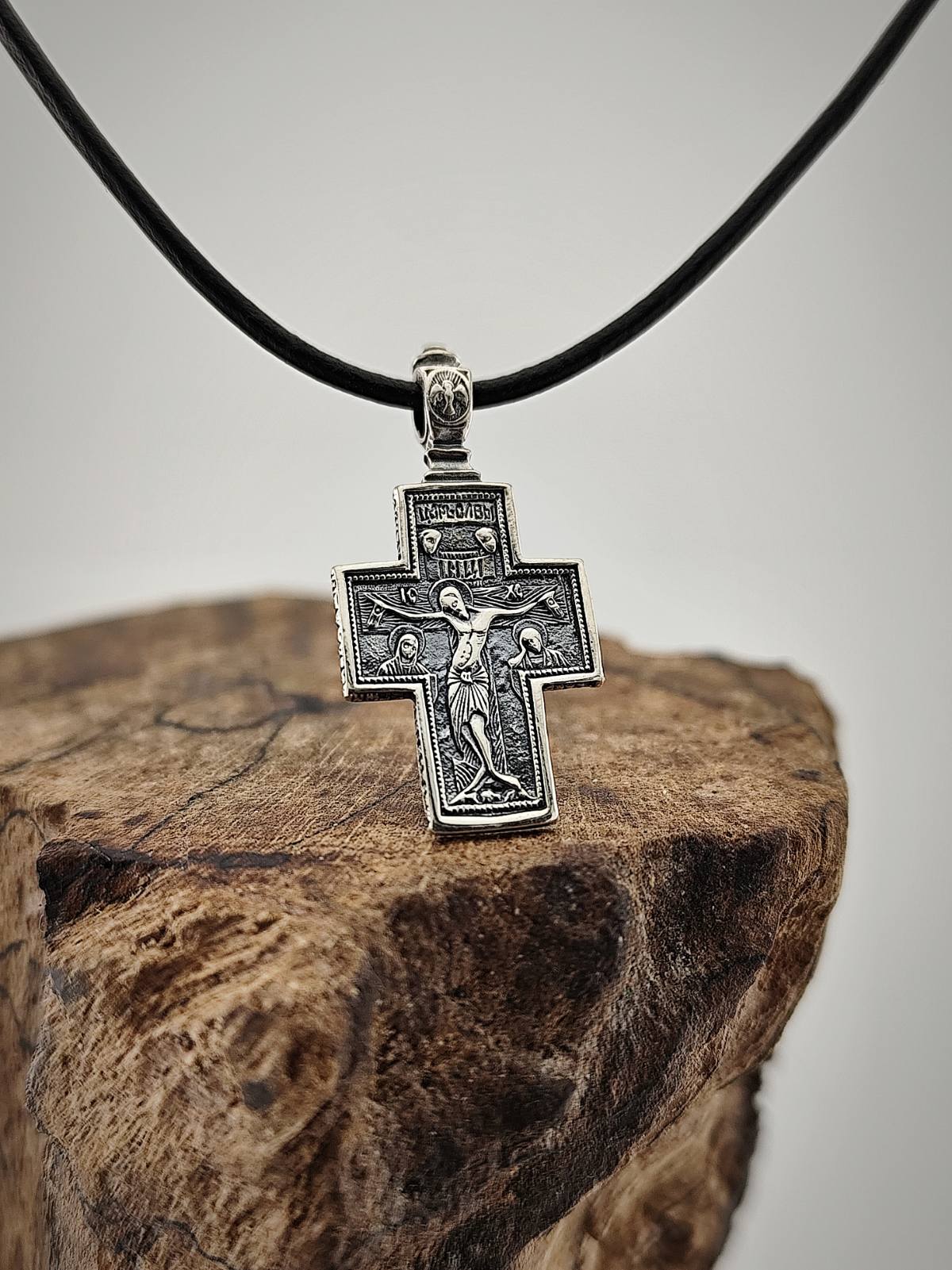 Кръст със Света Богородица "Неопиваща чаша"