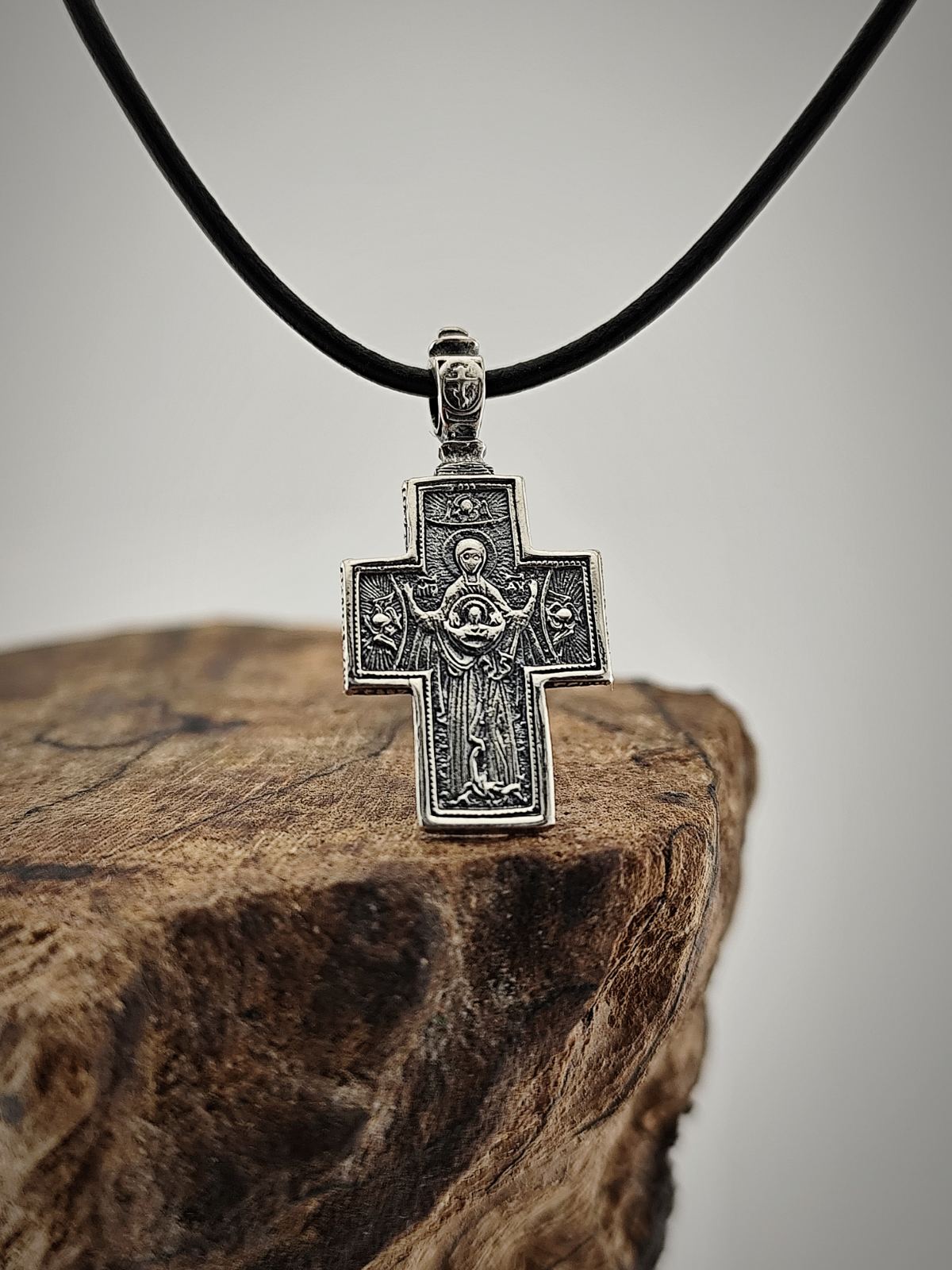 Кръст със Света Богородица "Неопиваща чаша"