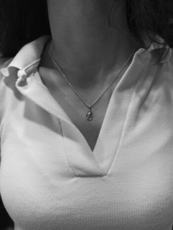 Сребърен медальон с лика на Богородица