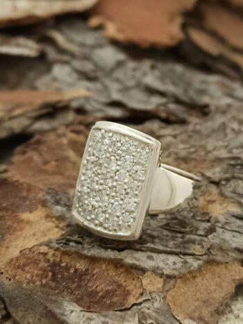 Сребърен пръстен с 27 бели циркона