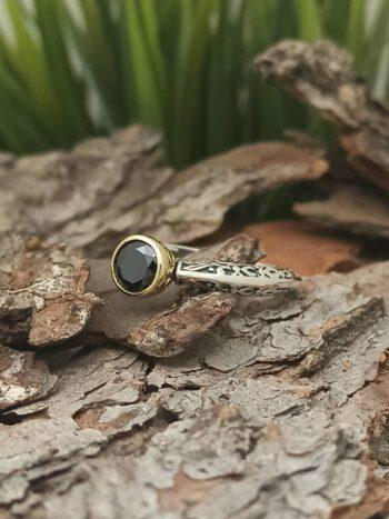 Пръстен с черен циркон и ажури