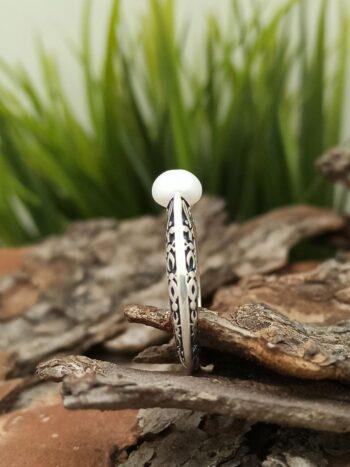 Ажурен сребърен пръстен с перла