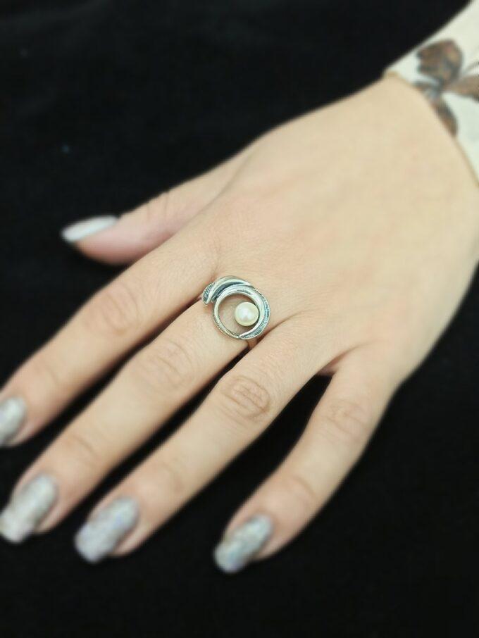 Дамски сребърен пръстен с перла 1169R произведен във фабрика за сребърни накити Студио Николас 6