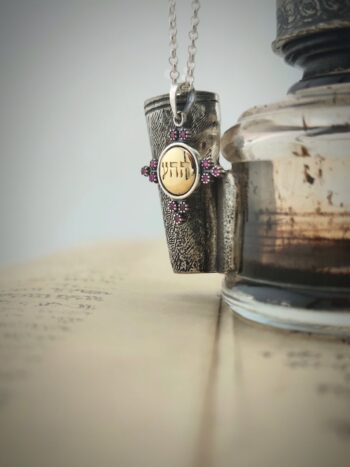 Кабала медальон с код “БЕЗУСЛОВНА ЛЮБОВ”