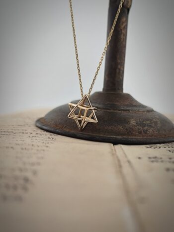 Златен амулет “Меркаба”