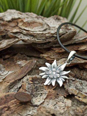 Дамски сребърен медальон „ЕДЕЛВАЙС“