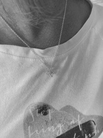 Златен амулет 