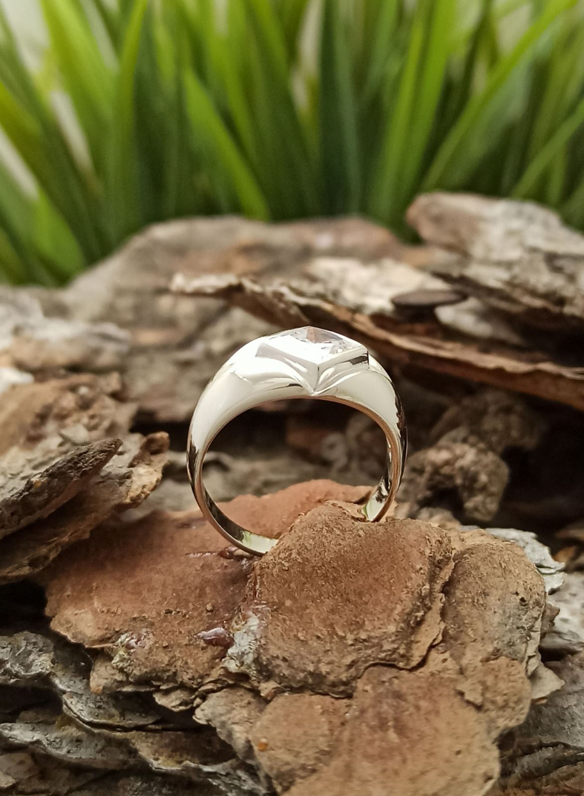Дамски сребърен пръстен с циркон