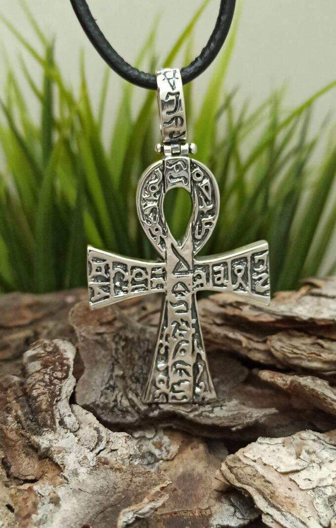 Египетски сребърен кръст "АНХ" - символ на живота! Сребърна висулка във формата на кръст с инкрустирани египетски символи.