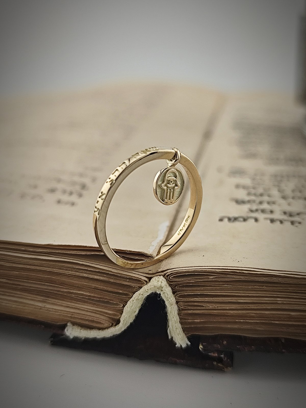 Златен кабала пръстен “ХАМСА”