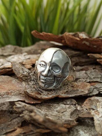 Сребърен пръстен с череп 