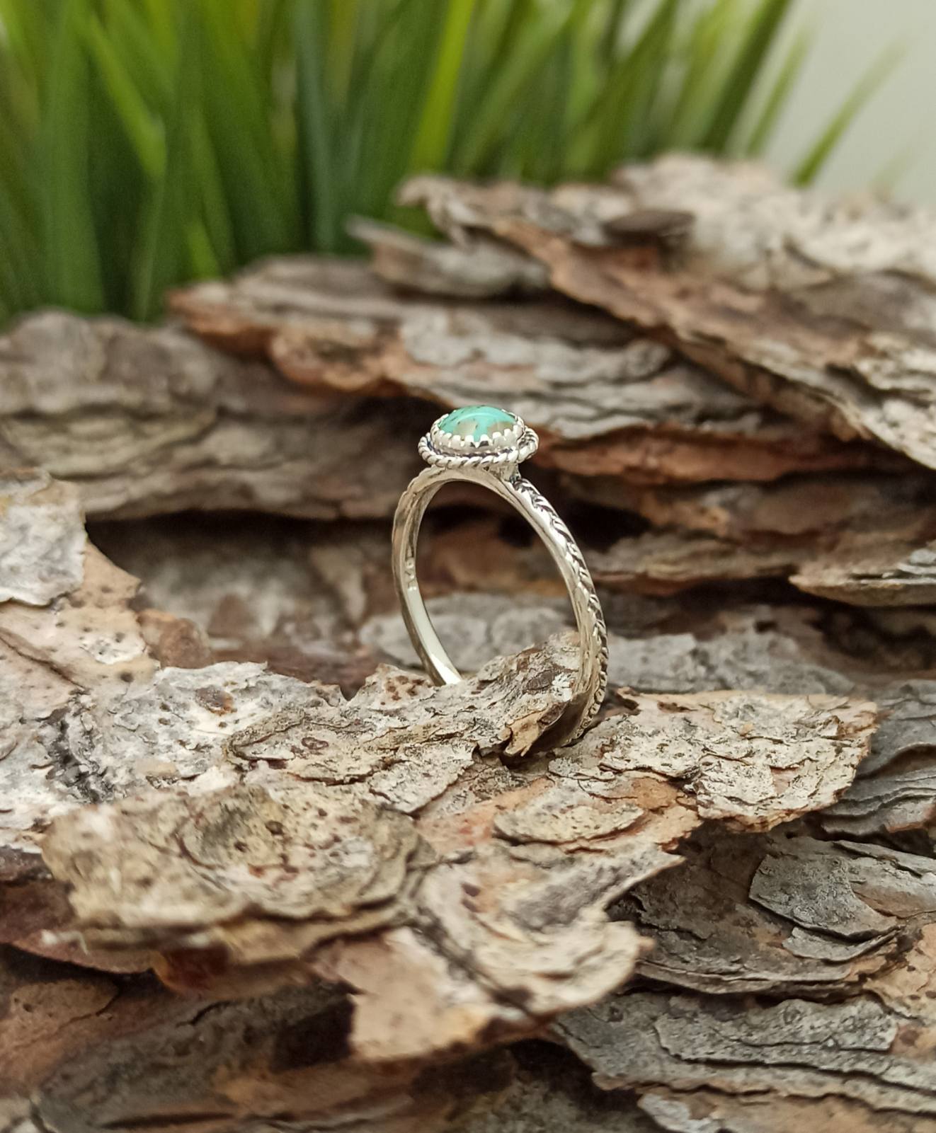 Сребърен пръстен с тюркоаз „Малкото е повече“