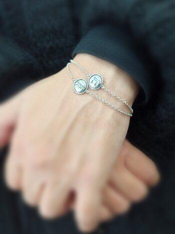 Гривна от сребро с буквата „HEI“