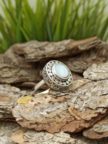 Сребърен пръстен с бял седеф 1061RB