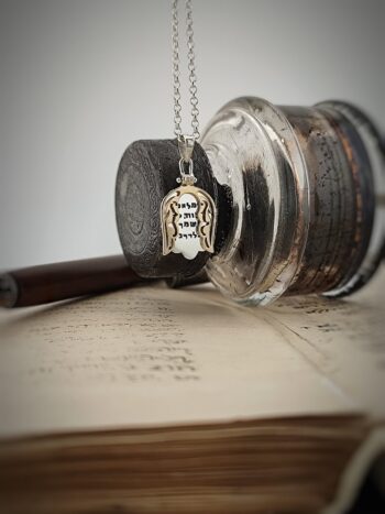 Талисман срещу злото от сребро и злато