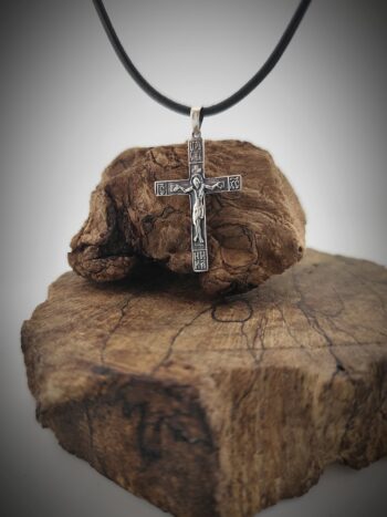 Сребърен двулицев кръст с разпятие