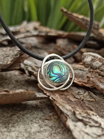 Сребърен медальон със седеф 1639MS