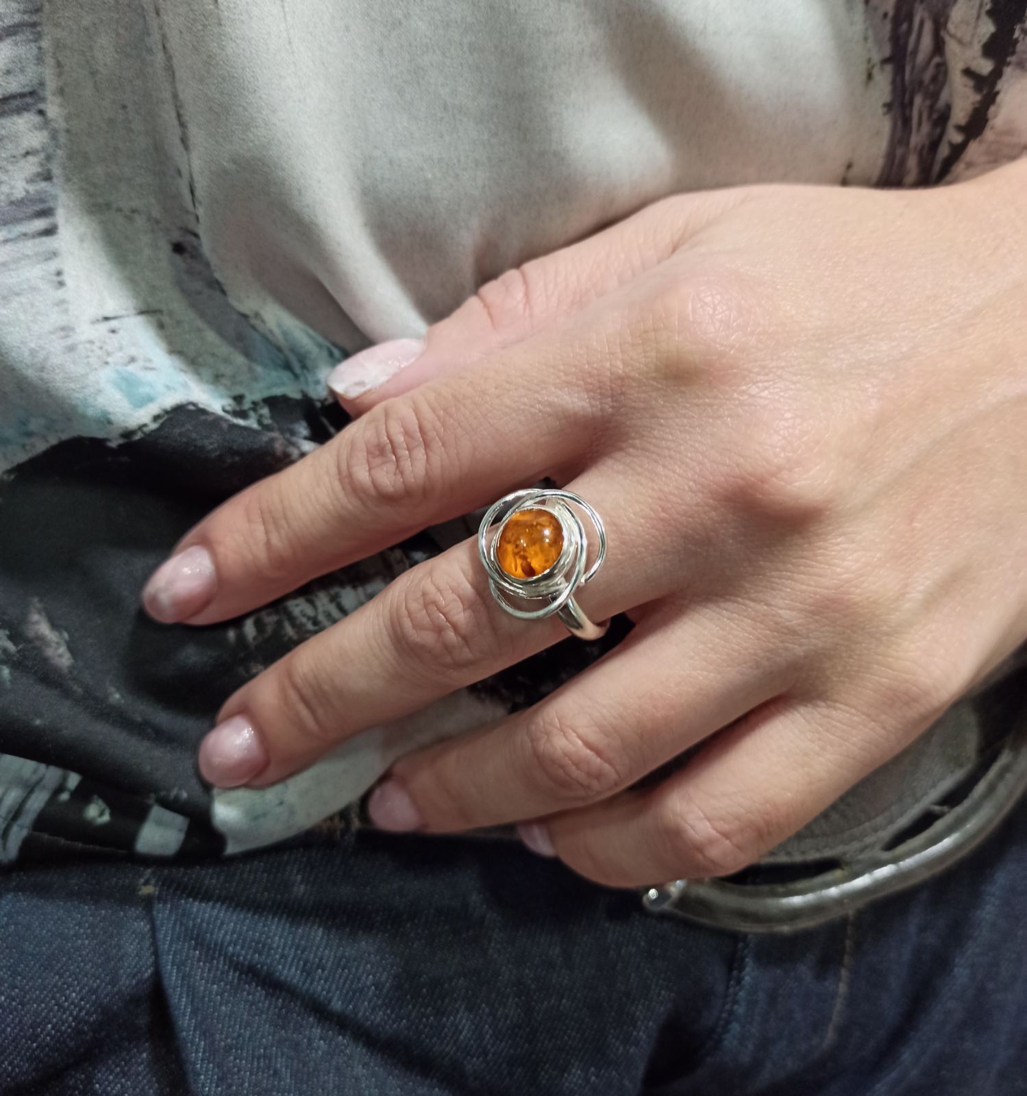 Сребърен пръстен с камък кехлибар 1638R