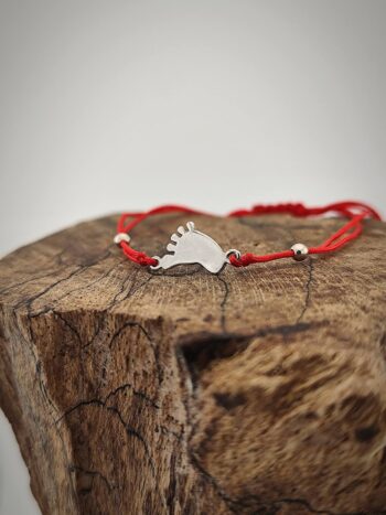 Гривна с червен конец 