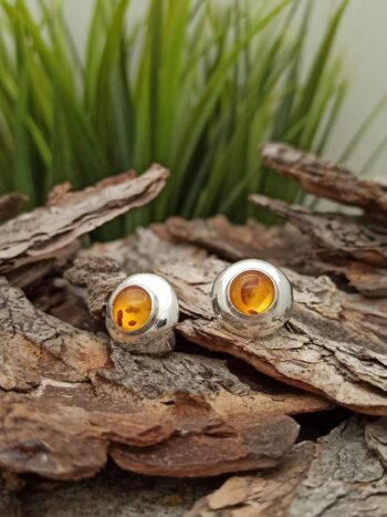 Сребърни обеци със светъл кехлибар